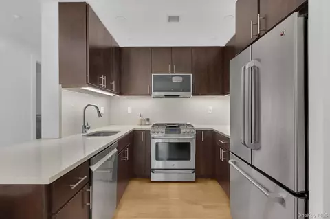152 E 118th St #4C, New York, NY 10035