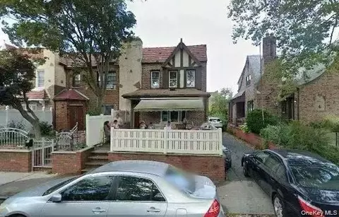 8561 67th Ave, New York, NY 11374