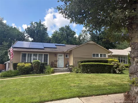 480 Richmond Rd, East Meadow, NY 11554