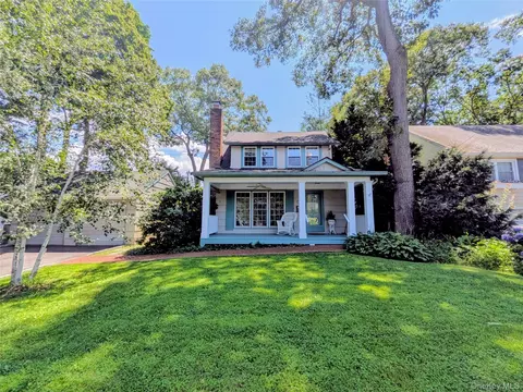 84 Oak St, Northport, NY 11768