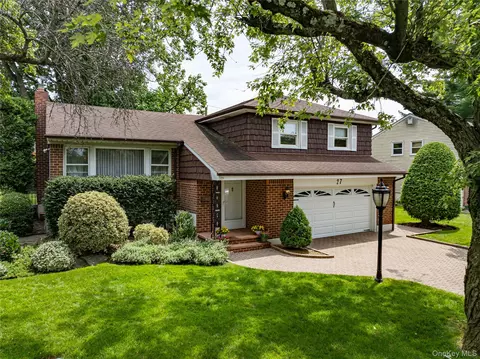 27 Ann Dr, Syosset, NY 11791