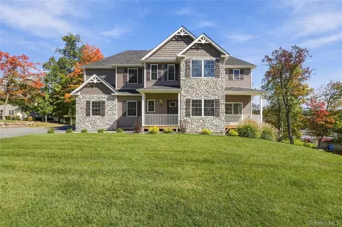 84 Frank St, New Windsor, NY 12553