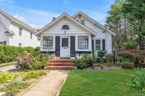 57 Raymond St, Rockville Centre, NY 11570
