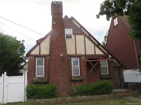 740 Wesley St, Baldwin, NY 11510 photo 2