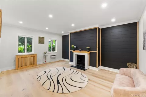 215 Middle Neck Rd # 4-1A, North Hempstead, NY 11021