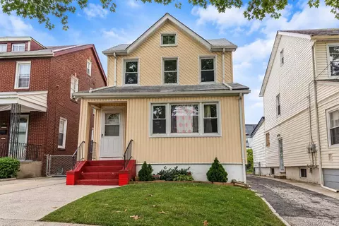 24011 144th Ave, New York, NY 11422