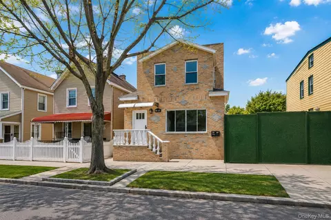9521 87th St, Ozone Park, NY 11416