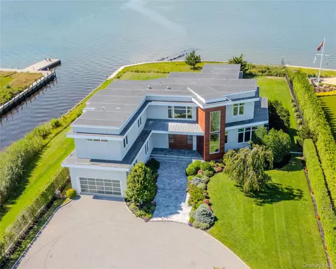 16 Cricket Path, Remsenburg, NY 11960