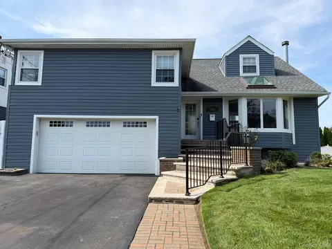 3260 Judith Ln, Oceanside, NY 11572