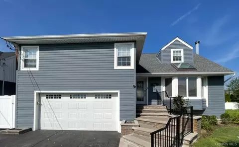 3260 Judith Ln, Oceanside, NY 11572