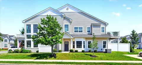 61 Avery Dr N, Center Moriches, NY 11934
