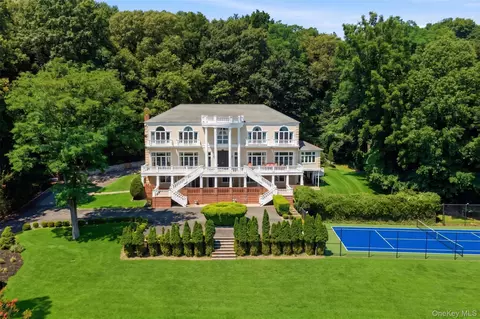 1007 W Shore Rd, Oyster Bay, NY 11771