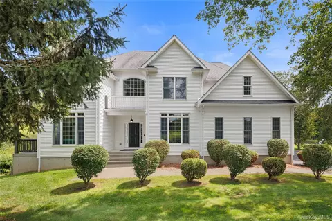 26 Mill Farm Ln, Southeast, NY 10509