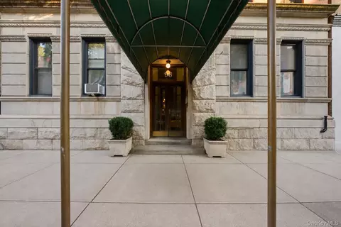 96 Perry St #B5C, New York, NY 10014