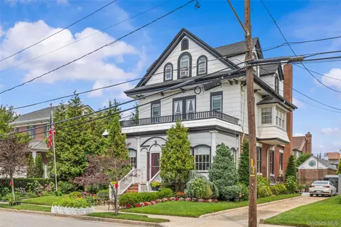 190 Beach 137th St, Rockaway Park, NY 11694