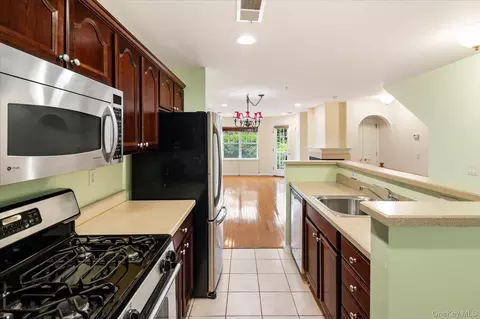 Kitchen - 414 Highridge Ct, Peekskill, NY 10566 photo 2 of 2