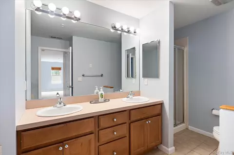 Bath - 414 Highridge Ct, Peekskill, NY 10566 photo 2 of 4