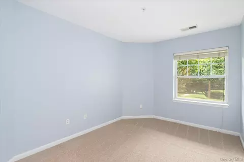 Bedroom - 414 Highridge Ct, Peekskill, NY 10566 photo 4 of 4