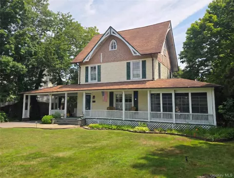 263 Candee Ave, Sayville, NY 11782