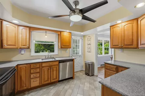 Kitchen - 4 Broadview Rd, Poughkeepsie, NY 12603 photo 2 of 3