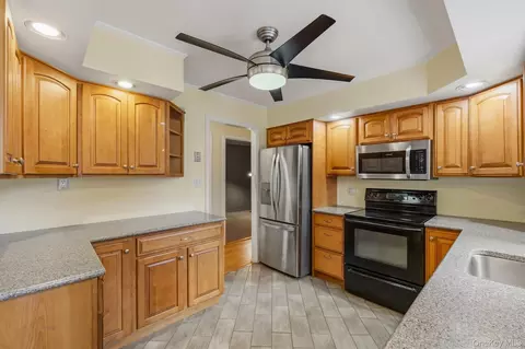Kitchen - 4 Broadview Rd, Poughkeepsie, NY 12603 photo 1 of 3