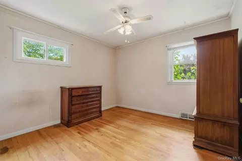 Bedroom - 4 Broadview Rd, Poughkeepsie, NY 12603 photo 3 of 7