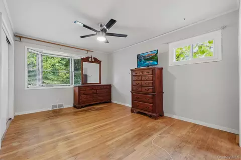 Bedroom - 4 Broadview Rd, Poughkeepsie, NY 12603 photo 5 of 7