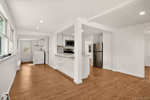 Entry Way - 56 Lake Shore Dr, Patchogue, NY 11772 photo 2 of 2