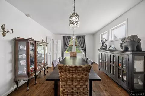 Dining - 3011 Murray St, Flushing, NY 11354 photo 1 of 3