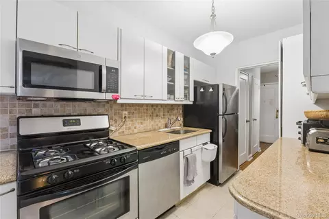 123-35 82 Rd #5M, Kew Gardens, NY 11415