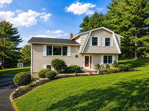 6 Elena Rd, Hamptonburgh, NY 10916