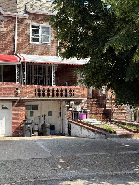 30-29 50th St, New York, NY 11377