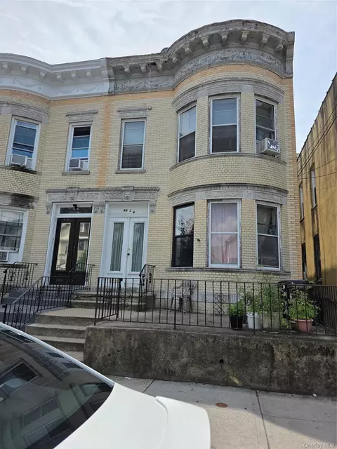 9434 86th Rd, New York, NY 11421