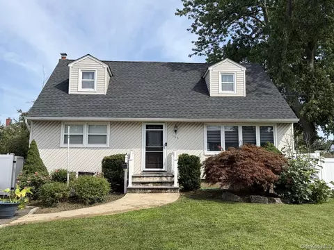 195 Nims Ave, West Babylon, NY 11704