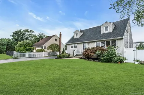 195 Nims Ave, West Babylon, NY 11704