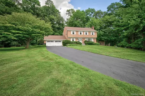 Exterior - 39 Park Dr, Ossining, NY 10562 photo 2 of 3