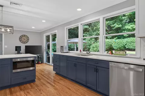 Kitchen - 39 Park Dr, Ossining, NY 10562 photo 2 of 3