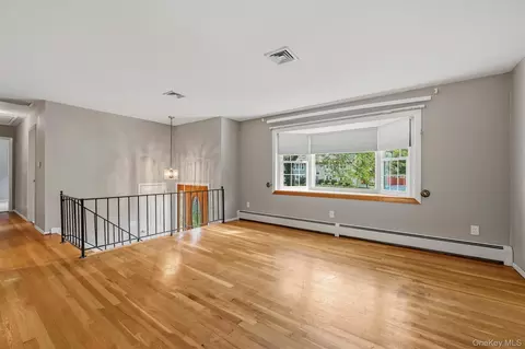 Living - 5 Mcgarrah Rd, Monroe, NY 10950 photo 4 of 8