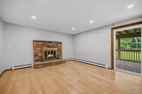 Living - 5 Mcgarrah Rd, Monroe, NY 10950 photo 5 of 8
