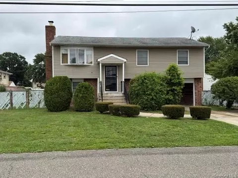89 Lincoln Ave, Deer Park, NY 11729