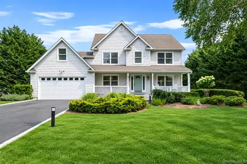 26 River Ave, Eastport, NY 11941