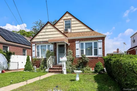 7 Catherine Ct, Elmont, NY 11003