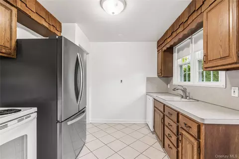 Kitchen - 2 Argyle Rd, Rye Brook, NY 10573 photo 3 of 3