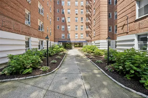 247 Parkview Ave #3P, Yonkers, NY 10708