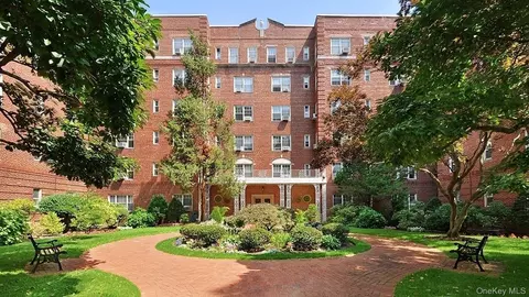 77-15 113th St #6K, New York, NY 11375