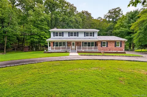 87 Mott Farm Rd, Tomkins Cove, NY 10986
