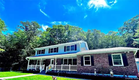 87 Mott Farm Rd, Tomkins Cove, NY 10986