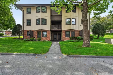 3 Hampton Ct #B, Yorktown, NY 10598