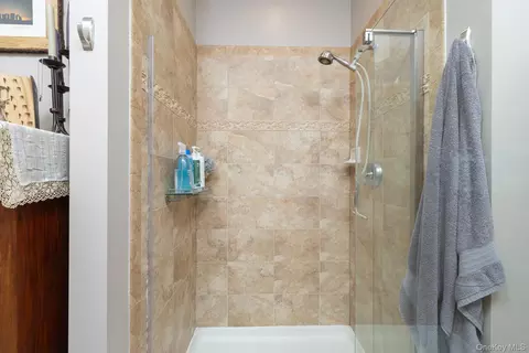 Bath - 54 Barley Ln #54L, Patchogue, NY 11772 photo 3 of 4