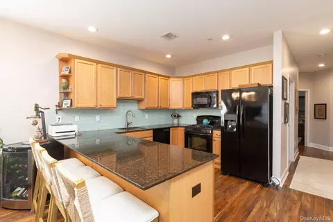 Kitchen - 54 Barley Ln #54L, Patchogue, NY 11772 photo 1 of 3